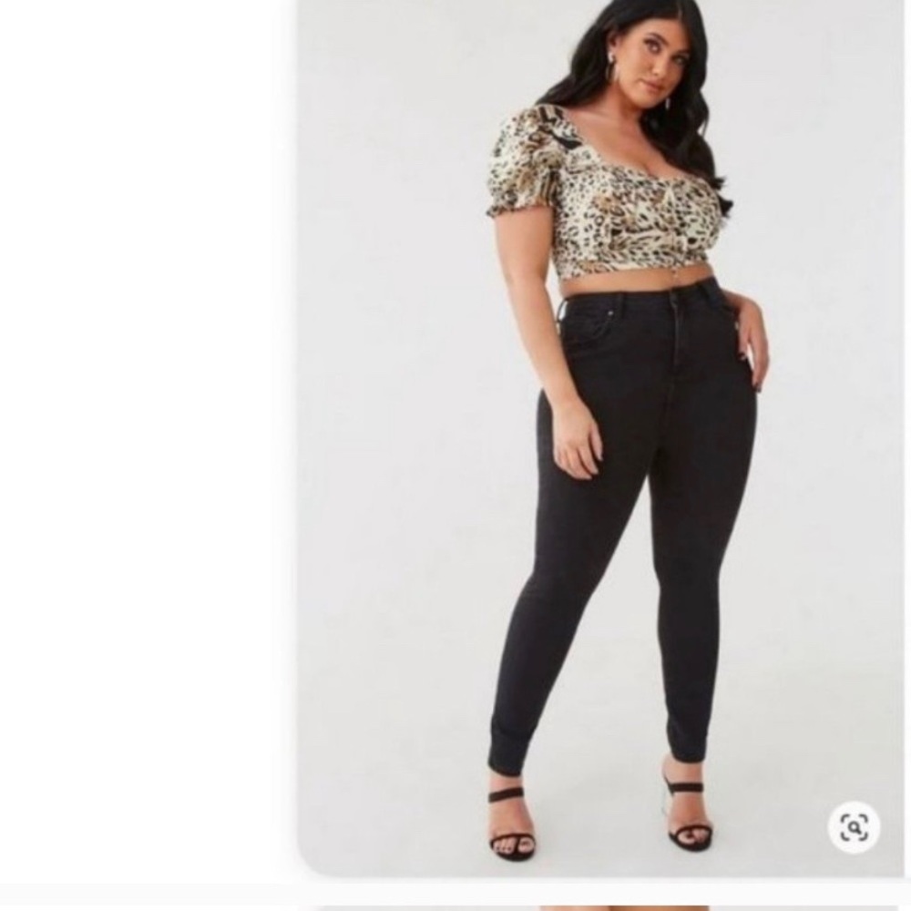 Forever 21 black skinny jeans. NWT